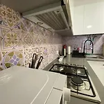 Artsy Getaway - Unbeatable Location! Great For Couples & Digital Nomads Lisbona