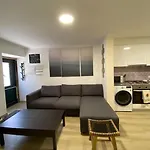 Artsy Getaway - Unbeatable Location! Great For Couples & Digital Nomads Appartement Lisboa