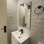 Appartement Artsy Getaway - Unbeatable Location! Great For Couples & Digital Nomads *