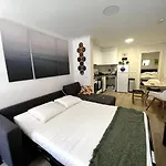Artsy Getaway - Unbeatable Location! Great For Couples & Digital Nomads Appartement