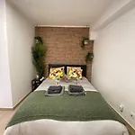 Artsy Getaway - Unbeatable Location! Great For Couples & Digital Nomads Appartement *