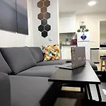 Artsy Getaway - Unbeatable Location! Great For Couples & Digital Nomads Appartement Lisboa