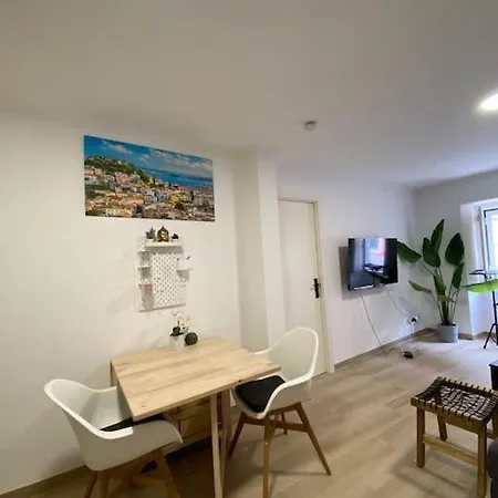 Apartment Artistic Digital Getaway - Patio & Great Location! Lissabon