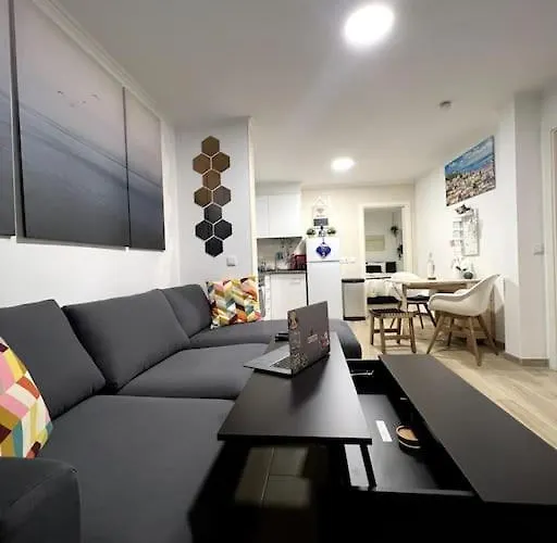Artsy Getaway - Unbeatable Location! Great For Couples & Digital Nomads Appartement