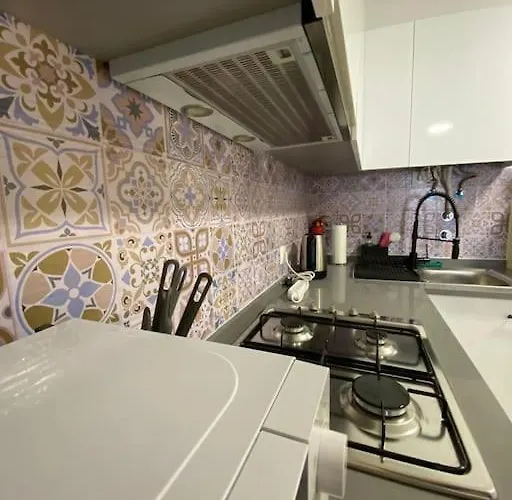 Artsy Getaway - Unbeatable Location! Great For Couples & Digital Nomads Lissabon