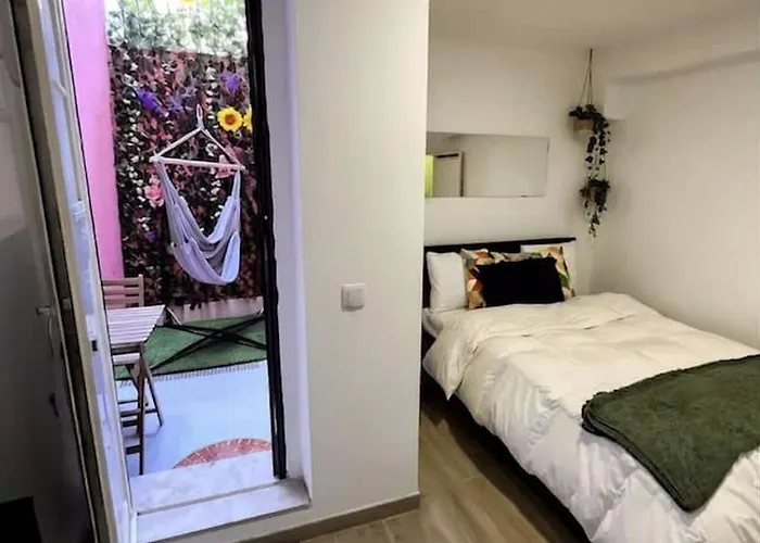 Artsy Getaway - Unbeatable Location! Great For Couples & Digital Nomads