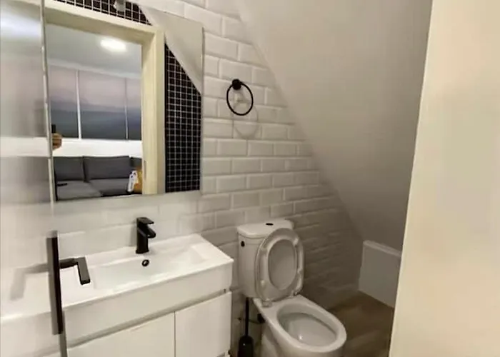 Artsy Getaway - Unbeatable Location! Great For Couples & Digital Nomads