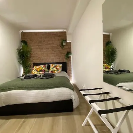 Artsy Getaway - Unbeatable Location! Great For Couples & Digital Nomads * ליסבון