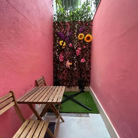 Artsy Getaway - Unbeatable Location! Great For Couples & Digital Nomads * ליסבון