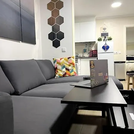 Artistic Digital Getaway - Patio & Great Location! Apartment Lisbon