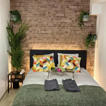דירה Artsy Getaway - Unbeatable Location! Great For Couples & Digital Nomads ליסבון