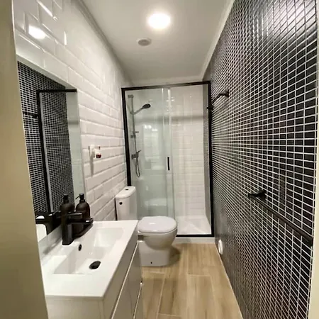 Artsy Getaway - Unbeatable Location! Great For Couples & Digital Nomads דירה