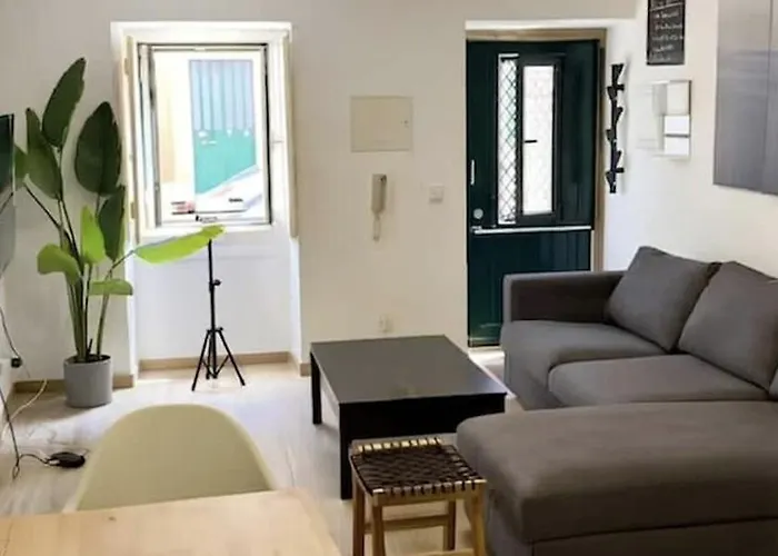 Artsy Getaway - Unbeatable Location! Great For Couples & Digital Nomads Lizbona