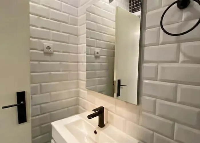 Artsy Getaway - Unbeatable Location! Great For Couples & Digital Nomads *