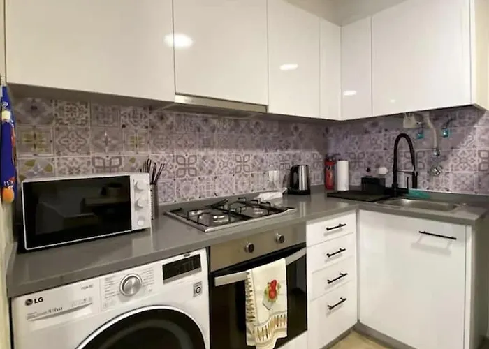 Artsy Getaway - Unbeatable Location! Great For Couples & Digital Nomads Apartament Lizbona
