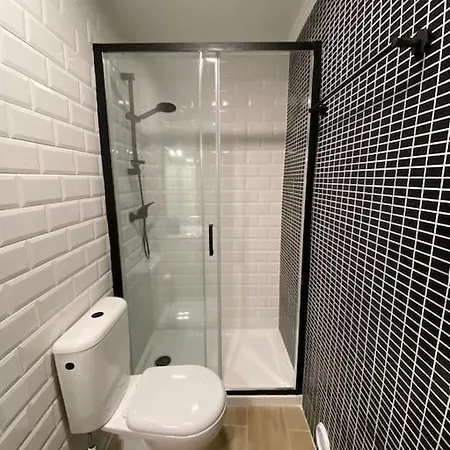 Appartement Artistic Digital Getaway - Patio & Great Location! *