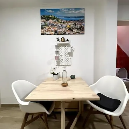 Artistic Digital Getaway - Patio & Great Location! * Lissabon