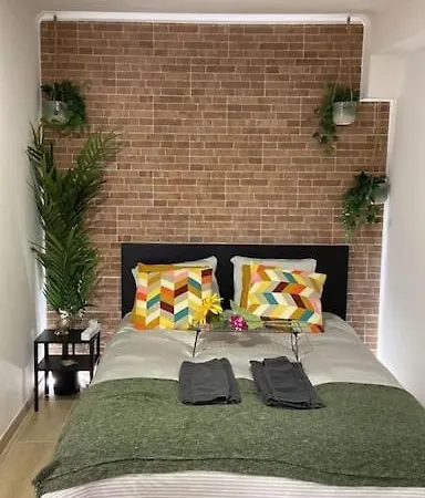 Artistic Digital Getaway - Patio & Great Location! * Lissabon