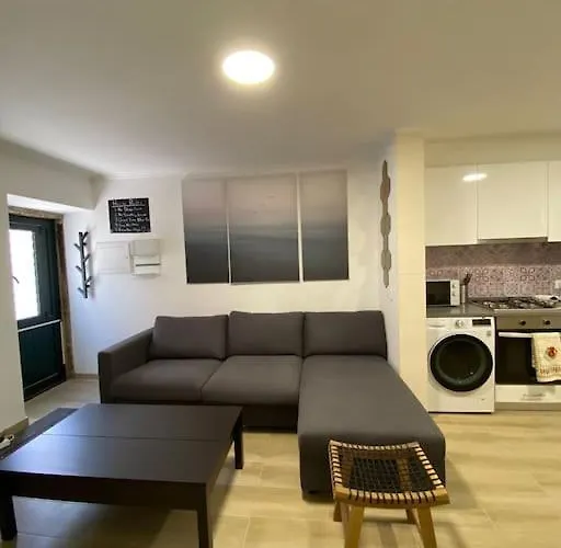 Artsy Getaway - Unbeatable Location! Great For Couples & Digital Nomads Appartamento Lisbona