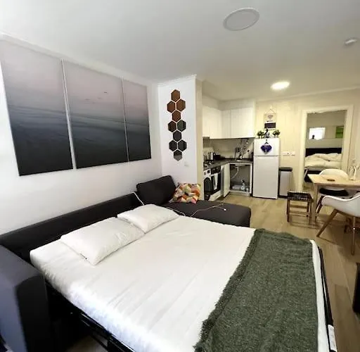 Artsy Getaway - Unbeatable Location! Great For Couples & Digital Nomads Appartamento