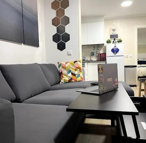 Artsy Getaway - Unbeatable Location! Great For Couples & Digital Nomads Appartamento Lisbona